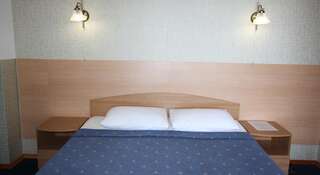 Гостиница ВВВ Лоо Улучшенный двухместный номер с 1 кроватью, террасой и видом на море-1