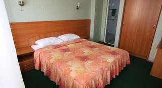 Гостиница ВВВ Лоо Улучшенный двухместный номер с 1 кроватью и террасой-3