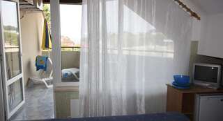 Гостиница ВВВ Лоо Улучшенный двухместный номер с 1 кроватью, террасой и видом на море-3