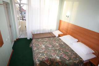 Гостиница ВВВ Лоо Двухместный номер с 1 кроватью или 2 отдельными кроватями + дополнительной кроватью-2