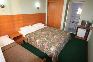 Гостиница ВВВ Лоо Двухместный номер с 1 кроватью или 2 отдельными кроватями + дополнительной кроватью-1